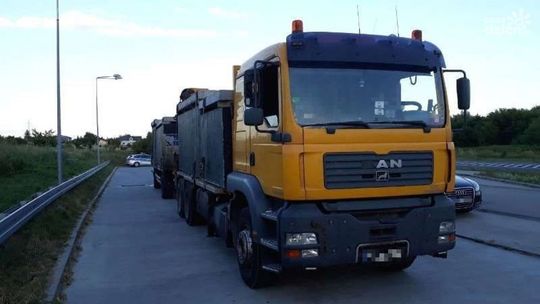 Zbyt ciężkie szamba znów niszczą ulice