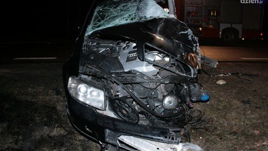 Zderzenie audi z autobusem. Jedna osoba w szpitalu