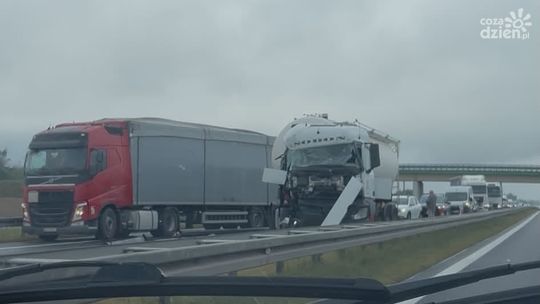 Zderzenie ciężarówek na S7. Są utrudnienia