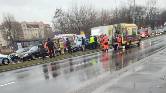 Zderzenie czterech aut na Limanowskiego. Są utrudnienia