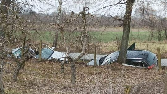 Zderzenie dwóch aut, trzy osoby poszkodowane