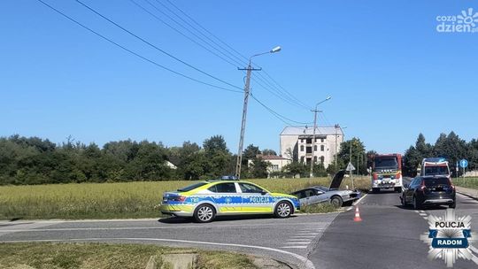 Zderzenie dwóch aut, trzy osoby w szpitalu