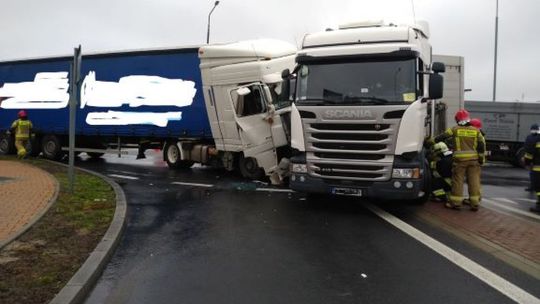 Zderzenie dwóch tirów. Jeden z kierowców był pijany 