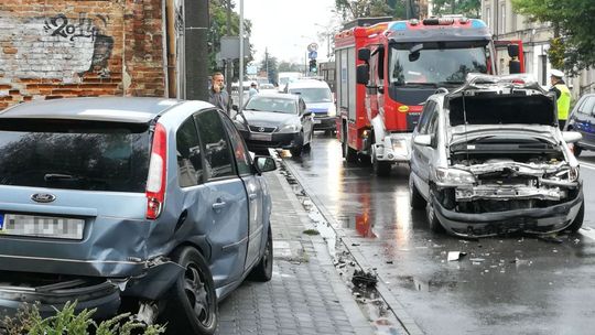 Zderzenie osobówek na ul. Limanowskiego