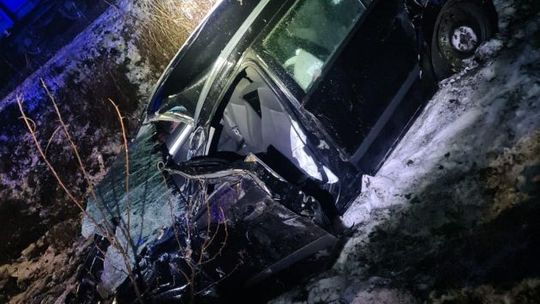 Zderzenie samochodu z pociągiem. Utrudnienia w ruchu kolejowym