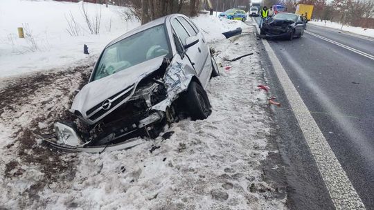 Zderzenie trzech pojazdów na DK 79. Jedna osoba trafiła do szpitala Zderzenie trzech pojazdów na DK 79. Jedna osoba trafiła do szpitala