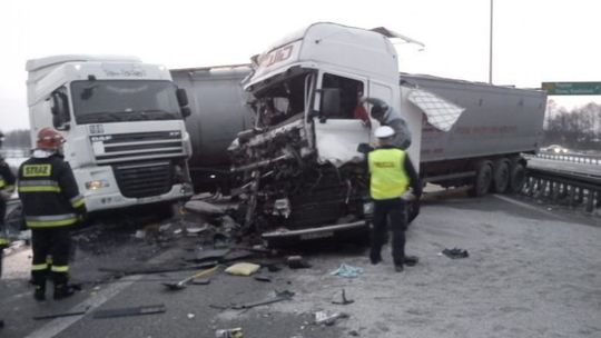 Zderzyły się TIR-y. Utrudnienia na krajowej "siódemce"