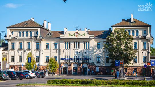 Ze Słoikiem po Radomiu. Randka pod zegarem, czyli dworzec da się lubić