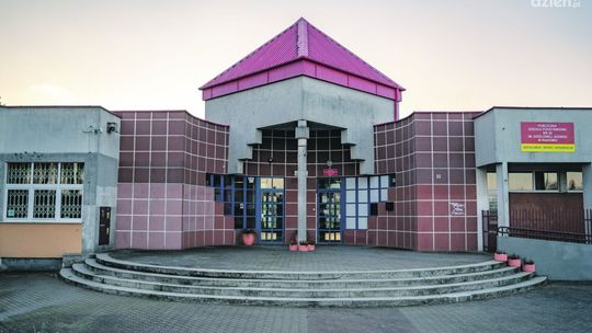 Ze szkolnej kroniki: Publiczna Szkoła Podstawowa nr 30 im. Królowej Jadwigi