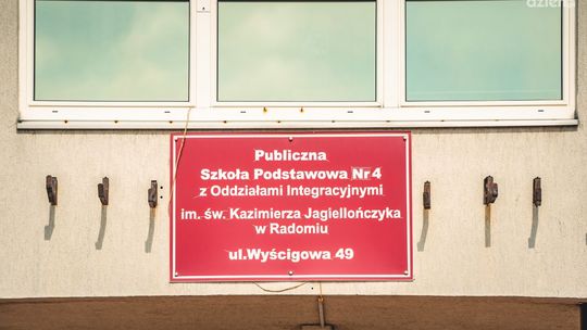 Ze szkolnej kroniki: Publiczna Szkoła Podstawowa nr 4 z Oddziałami Integracyjnymi im. św. Kazimierza Jagiellończyka