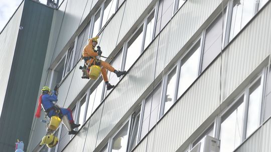 Zeskoczyli z dachu Mazowieckiego Szpitala Specjalistycznego