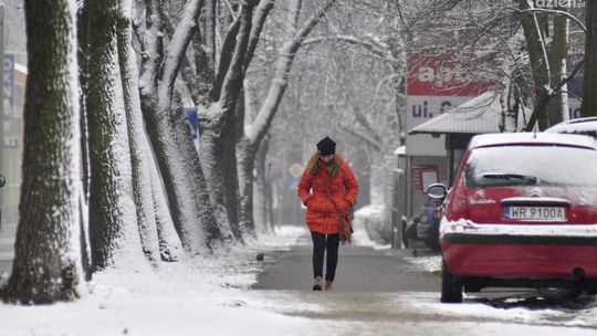Zima zawitała do Radomia. Ślisko na chodnikach i drogach! Zima zawitała do Radomia. Ślisko na chodnikach i drogach!