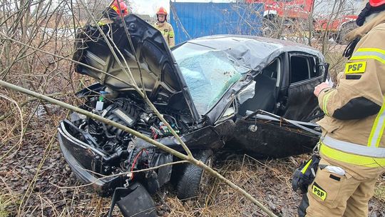 Zjechał na pobocze, mężczyzna w szpitalu