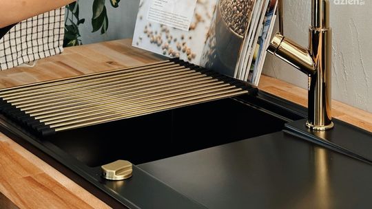 Zlewozmywak z ociekaczem czy podwieszany — który wybrać?