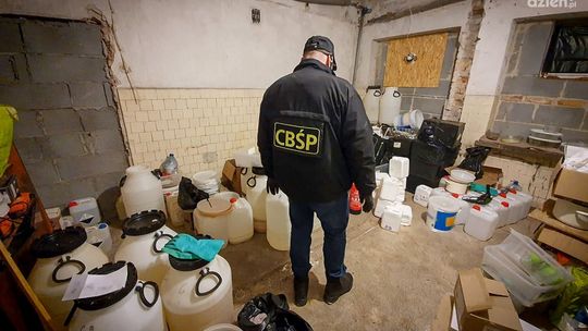 Zlikwidowano laboratorium metamfetaminy pod Grójcem (wideo)
