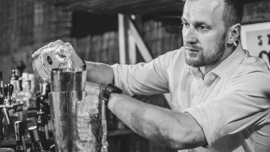 Zmarł Kamil Dorociński. Był znanym w Radomiu barmanem