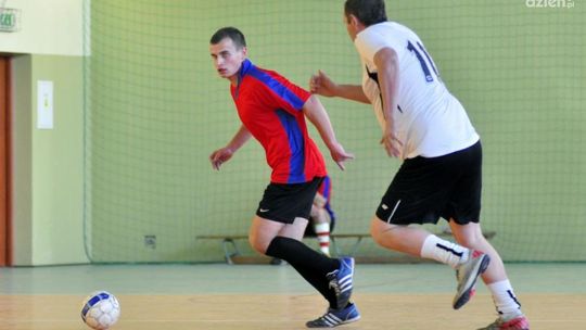 Zmiana lidera w lidze halowej