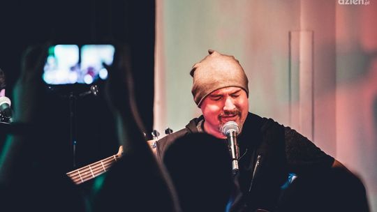 Znakomity klimatyczny koncert Macieja Balcara w radomskiej Łaźni