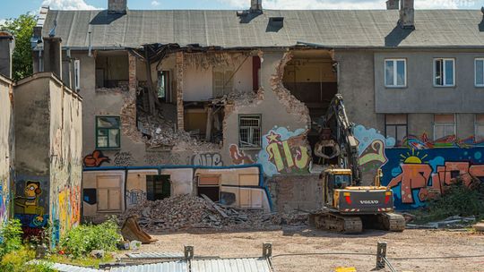 Znika dawny Hotel Rzymski, a razem z nim bezcenne posadzki 