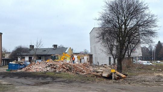 Znikają pozostałości po koszarach przy ul. Wernera