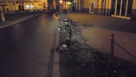 Zniszczył słupki na placu Kazimierza Wielkiego