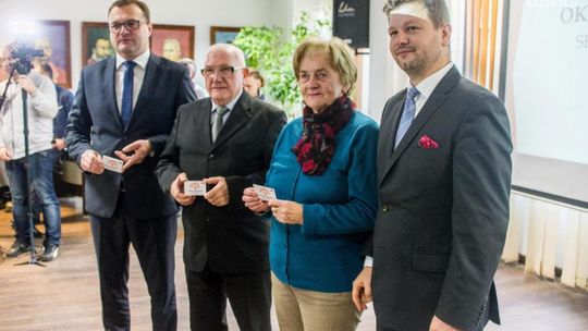 Zniżki dla seniorów, ale musisz mieć kartę
