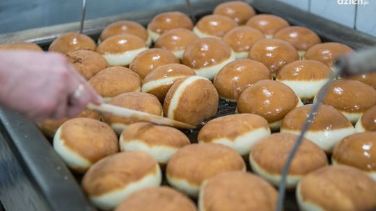 Zobacz, jak powstają pączki