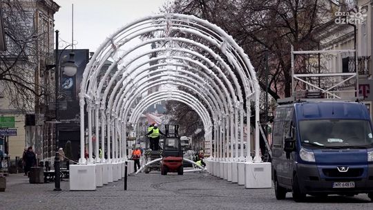 Zobaczcie, jak montują tunel świetlny