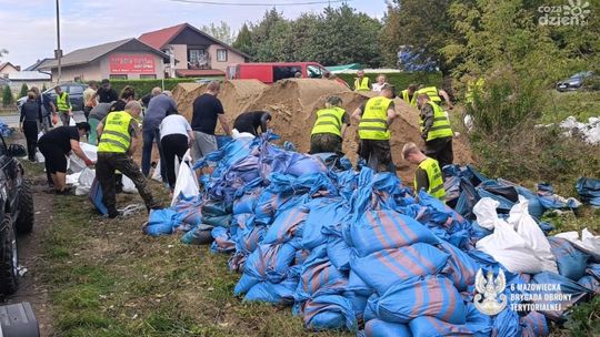 Żołnierze 6MBOT pomagają w walce z powodzią