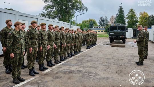 Żołnierze WOT pomagają powodzianom 