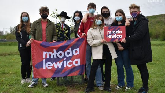 Zostawić trawy. Młodzieżówka apeluje