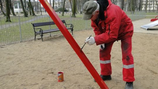 ZUK usuwa wulgaryzmy z placu zabaw w parku Kościuszki