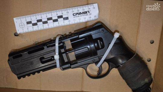 Zwoleń. 25-latek kolekcjonował broń i amunicję