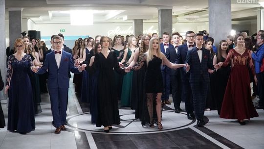 Zwoleń. Bal studniówkowy zwoleńskiego liceum