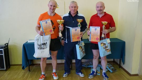 Zwoleń. Puchary starosty powędrowały do najlepszych tenisistów stołowych