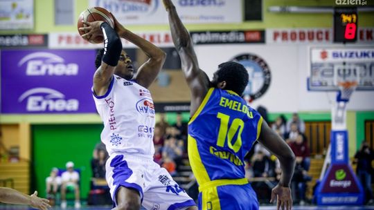 Zwycięstwo HydroTrucku i nominacja koszykarza tego klubu do najlepszej piątki kolejki Energa Basket Ligi