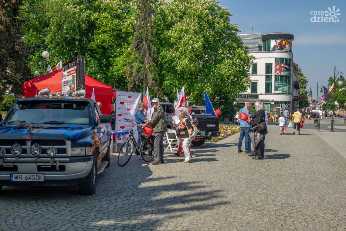 1 maja SLD uczciło na Placu Corazziego