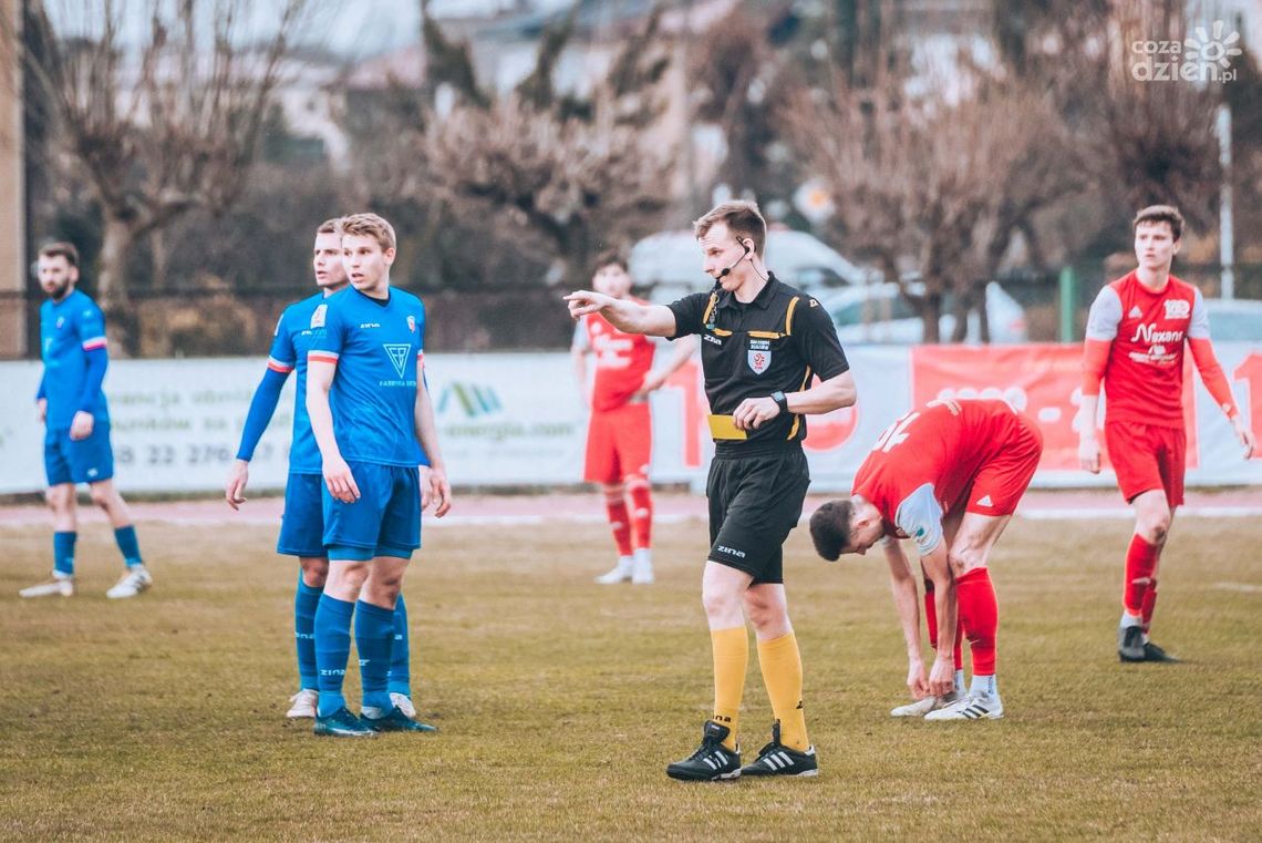 10 żółtych i dwie czerwone kartki. Tak wyglądały derby regionu, w których Pilica pokonała Broń