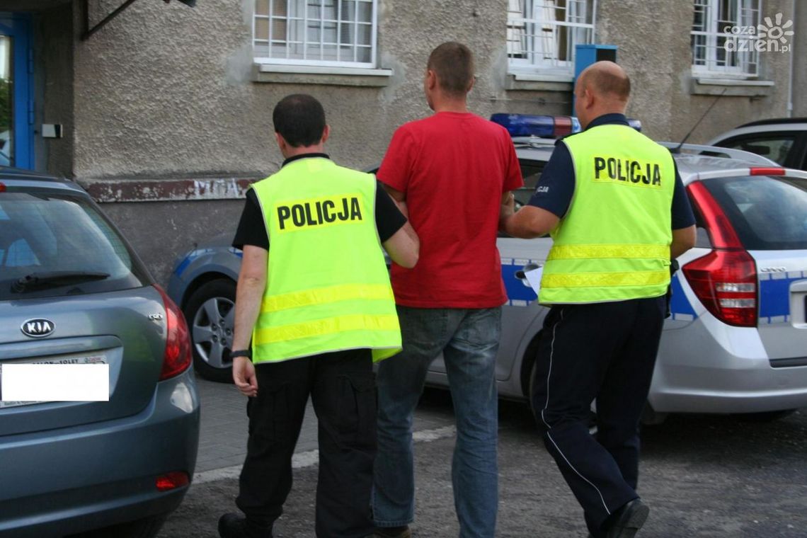 15-latek ukradł dwie pary butów 15-latek ukradł dwie pary butów