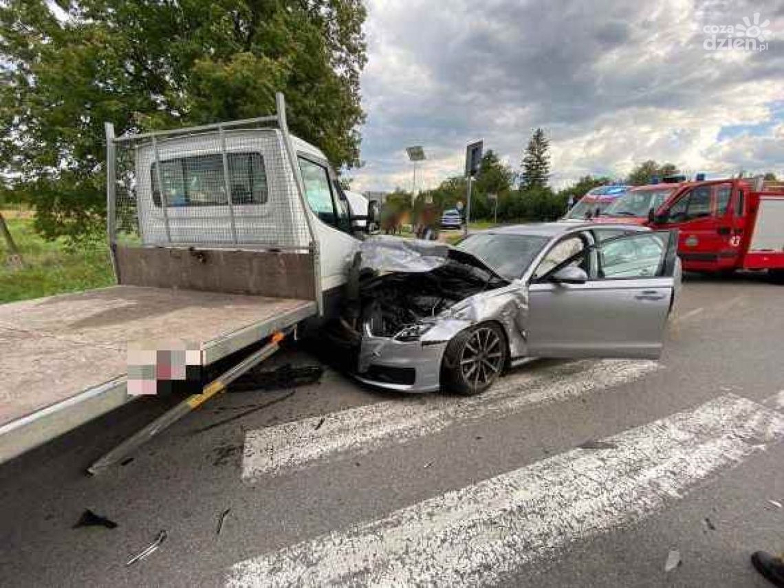 16-latek transportowany śmigłowcem