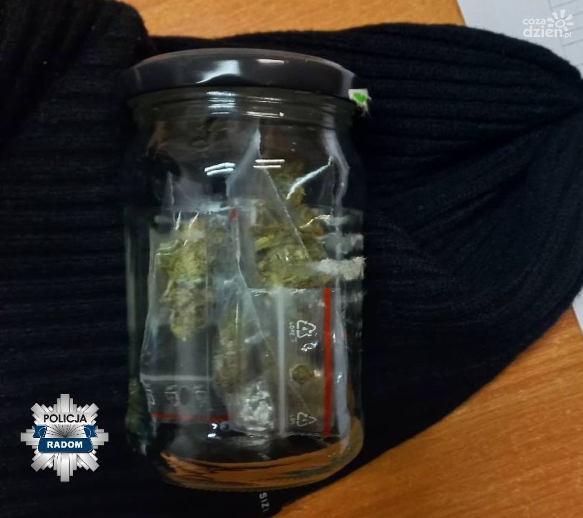 16-latka ukradła perfumy. W plecaku miała narkotyki