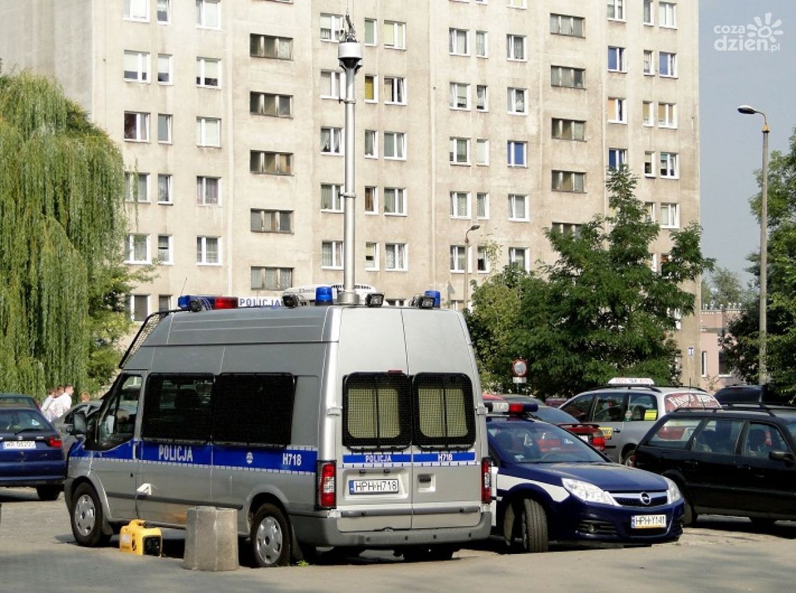 20-latek wybił 100 szyb w budynku