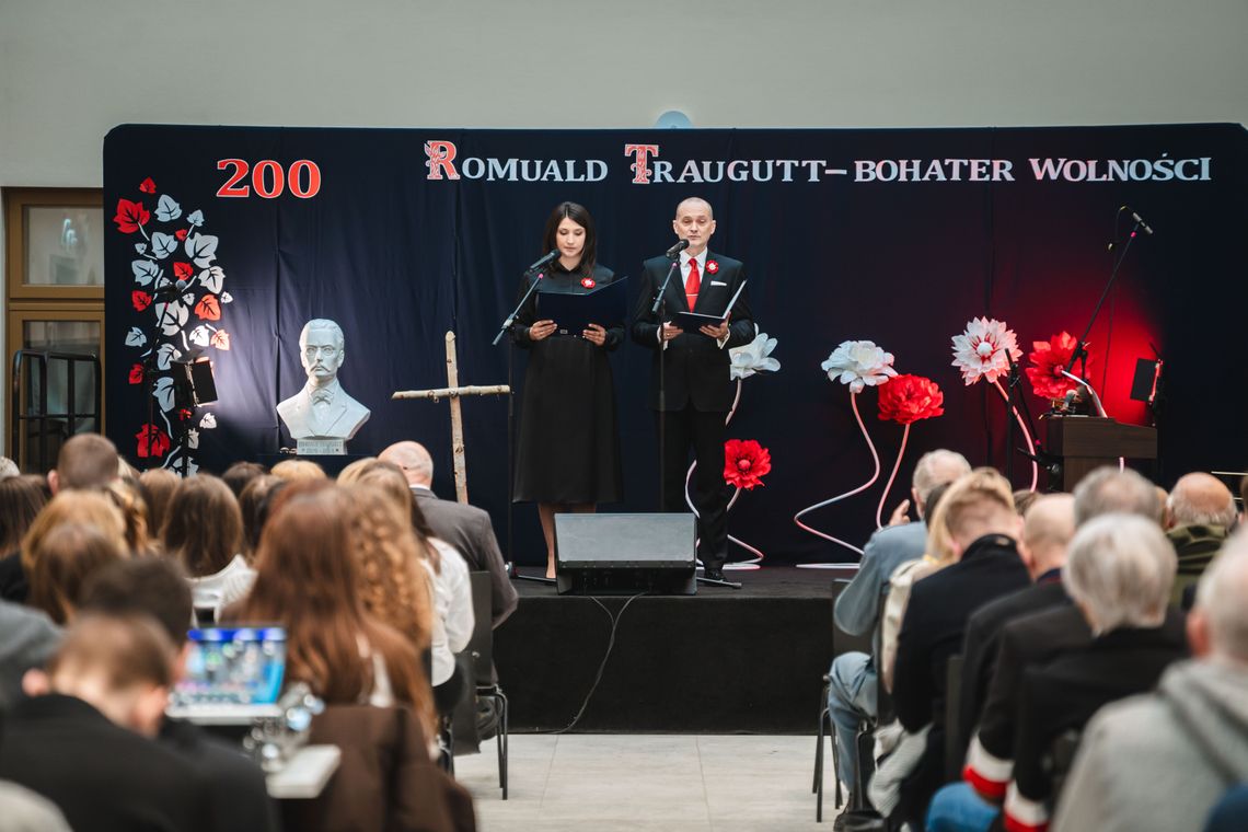 200 lat bohatera! V LO im. Traugutta porwało Radom do poloneza