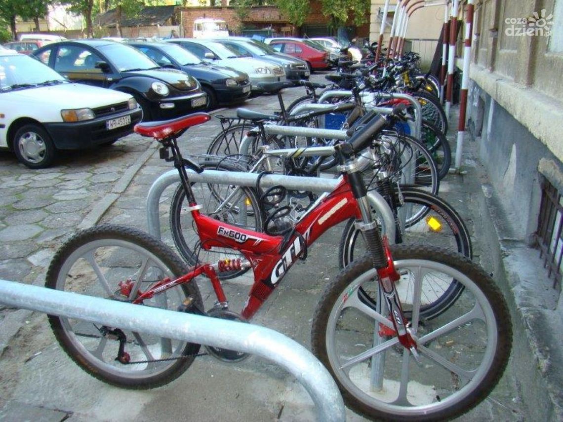 200 nowych stojaków rowerowych przy szkołach