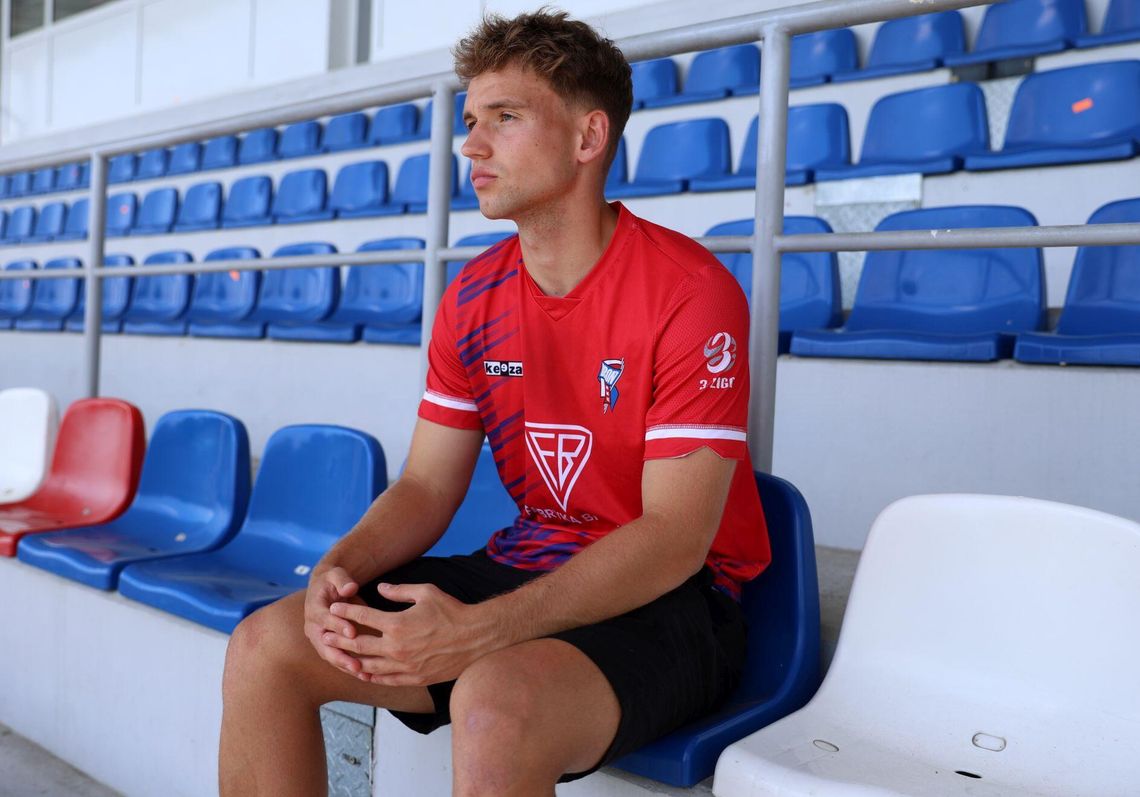 21-letni Eryk PIeczarka nowym pomocnikiem Broni Radom
