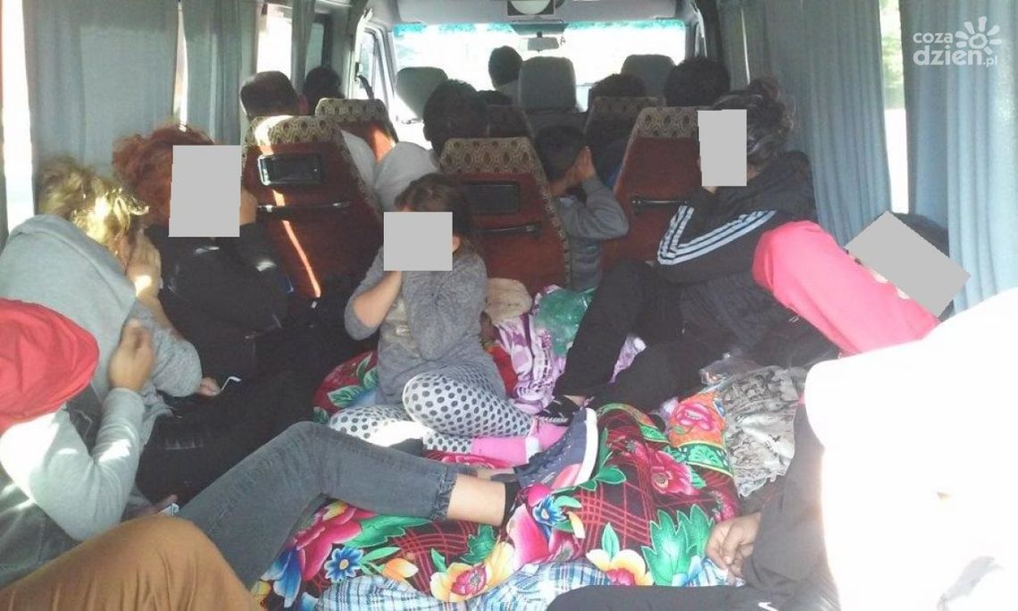 22 Bułgarów w 9-osobowym busie jechało do Radomia