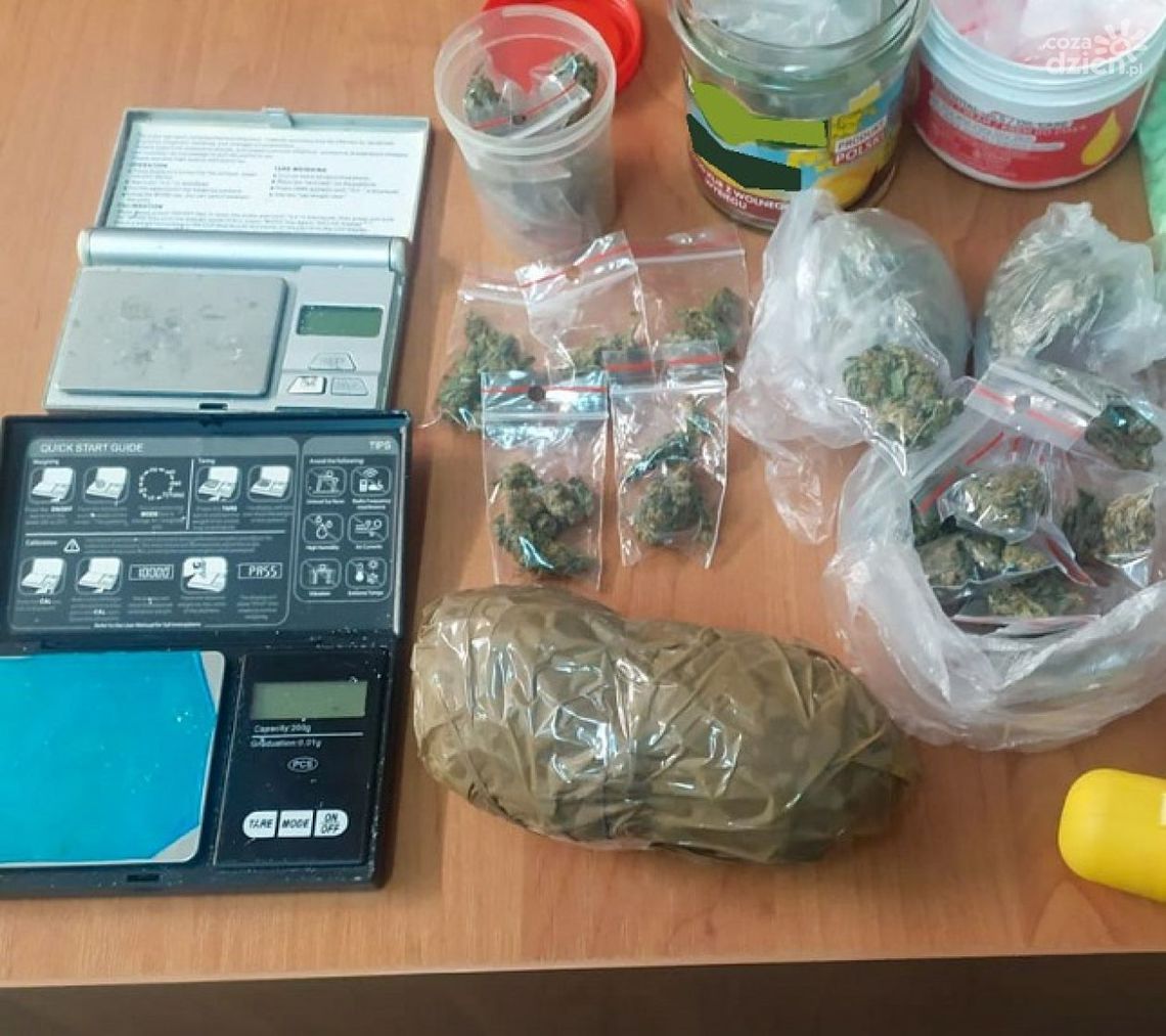 31-latek zatrzymany. Posiadał ponad kilogram narkotyków