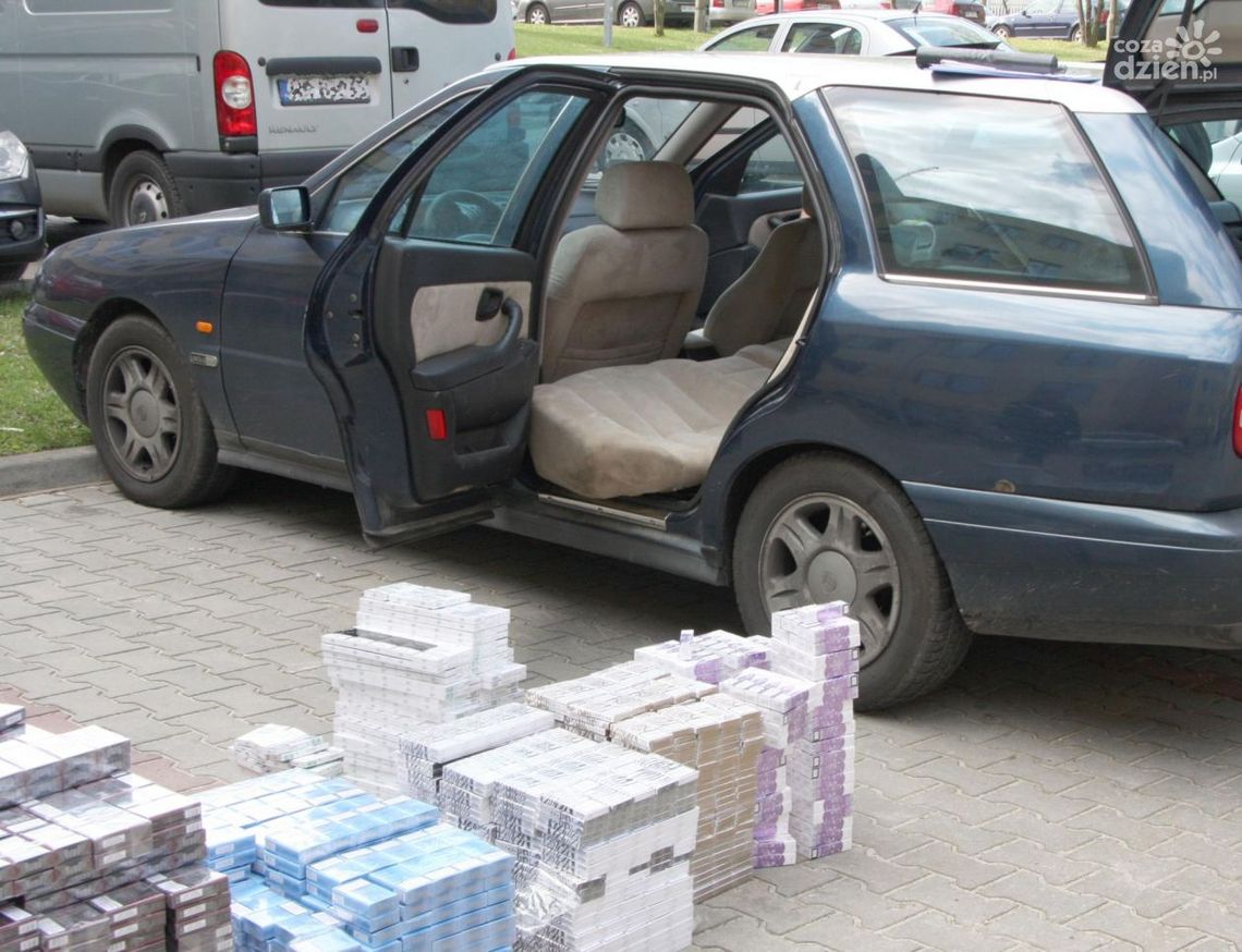 4 tysiące paczek papierosów w skrytce