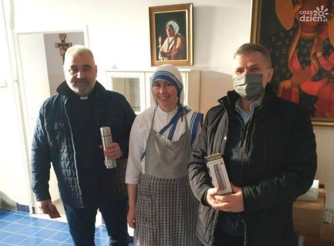 400 termosów dla bezdomnych 400 termosów dla bezdomnych