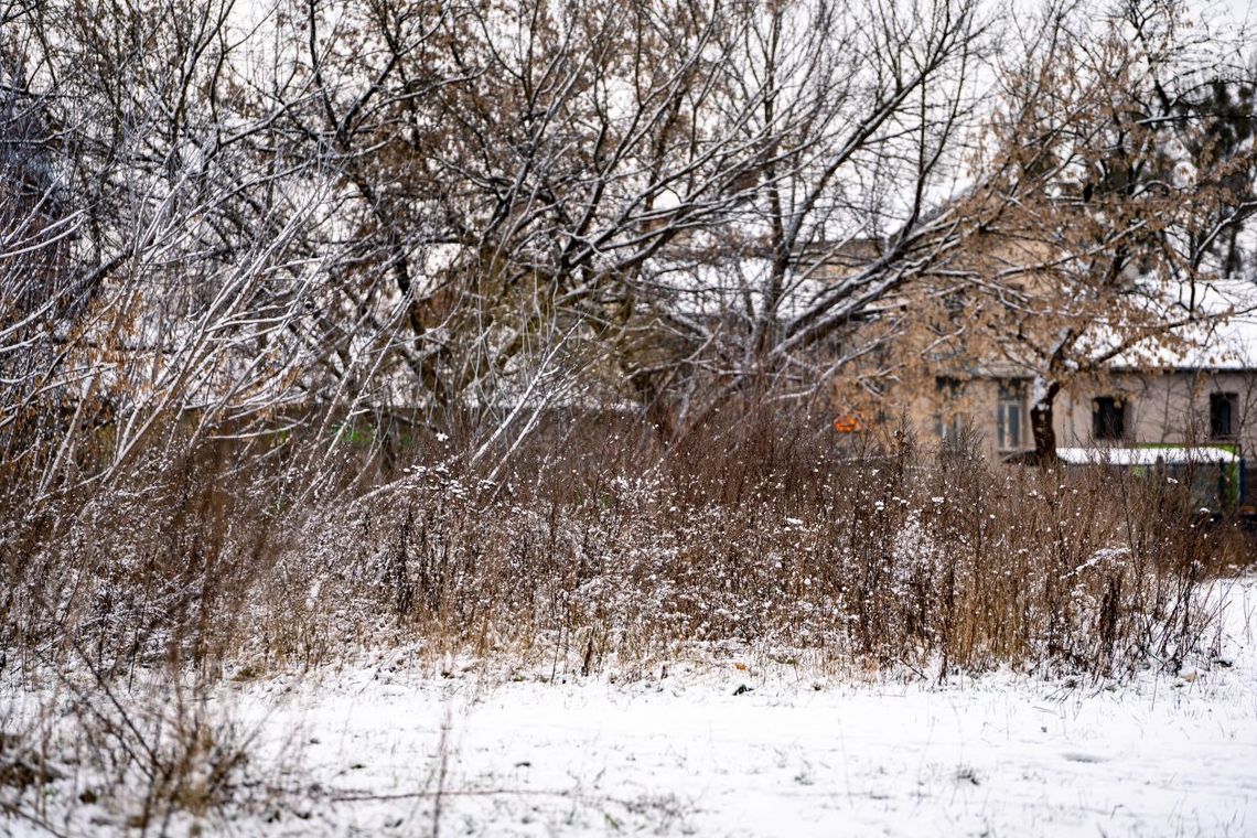45-latek leżał na śniegu. Uratowali go dzielnicowi